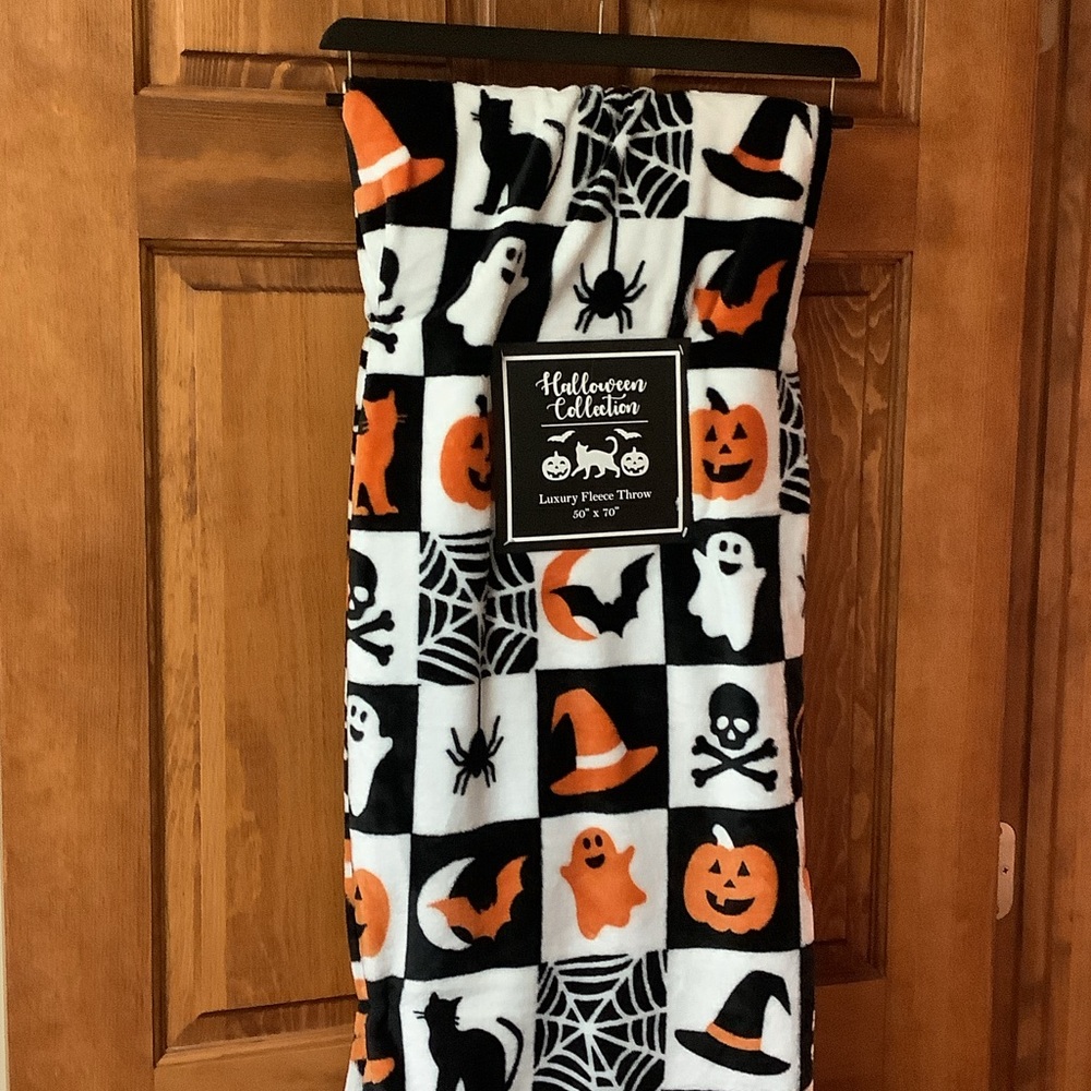 Halloween Collection Plush Blanket 🎃👻🕸️